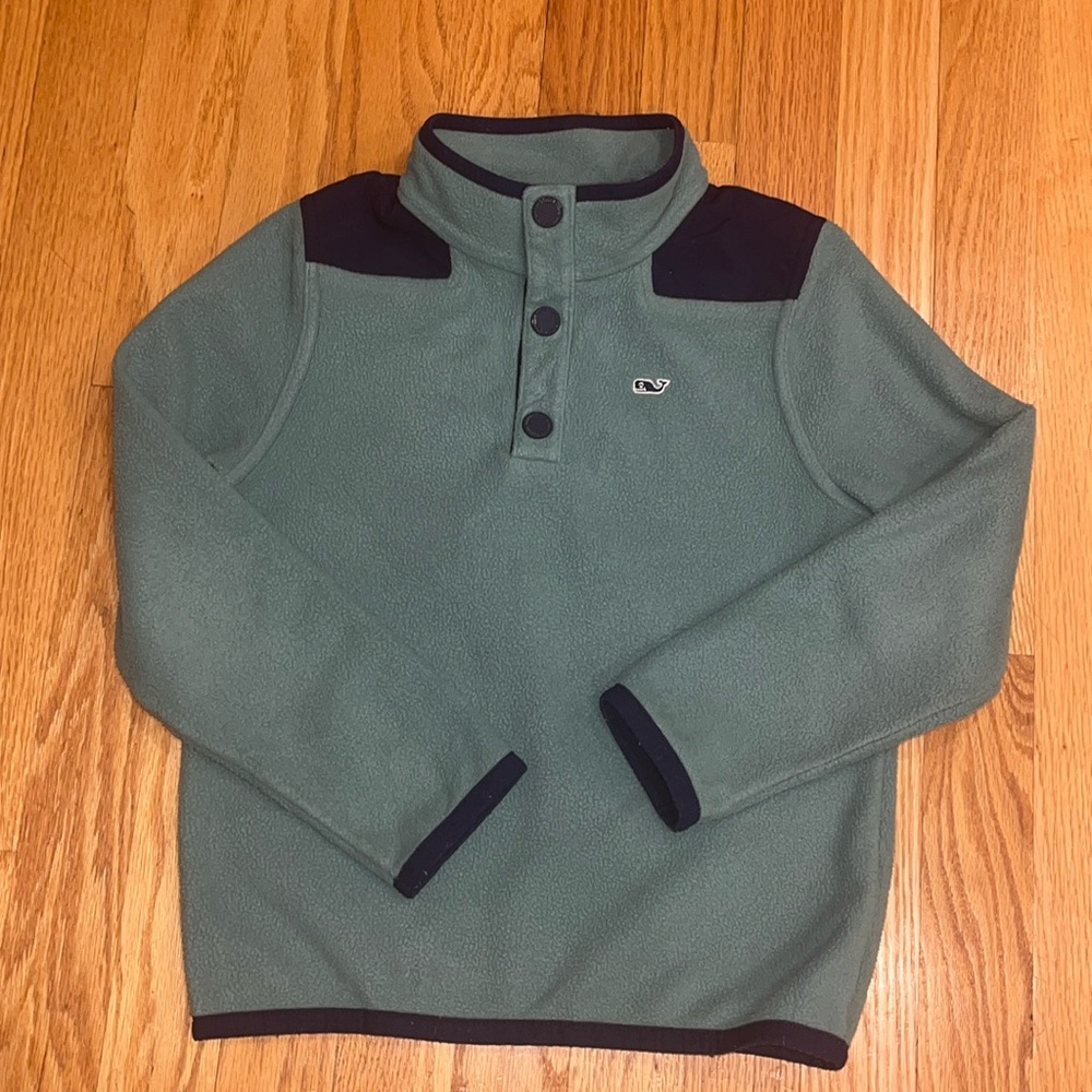 🐳 Boys, Vineyad Vines, fleece shirt. size 6 light green with navy blue trim